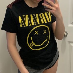 basic nirvana tee 🖤💛